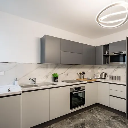 Tulip Court Penthouse Brand New-2 Min From The Sea-central Bugibba Apartment