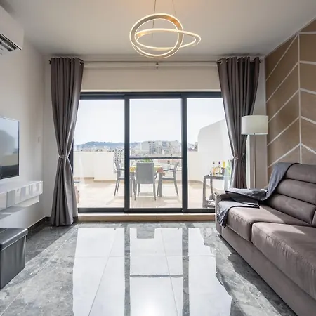 Tulip Court Penthouse Brand New-2 Min From The Sea-central Bugibba Appartement
