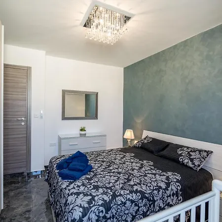 Apartment Tulip Court Penthouse Brand New-2 Min From The Sea-central Bugibba *