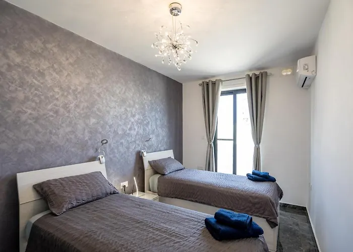 Tulip Court Penthouse Brand New-2 Min From The Sea-central Bugibba Apartment St. Paul's Bay