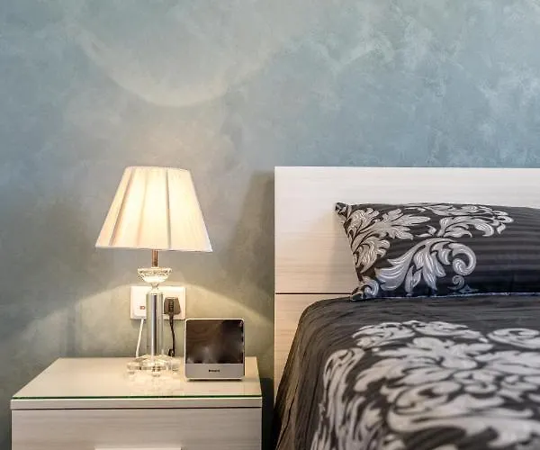 Tulip Court Penthouse Brand New-2 Min From The Sea-central Bugibba *