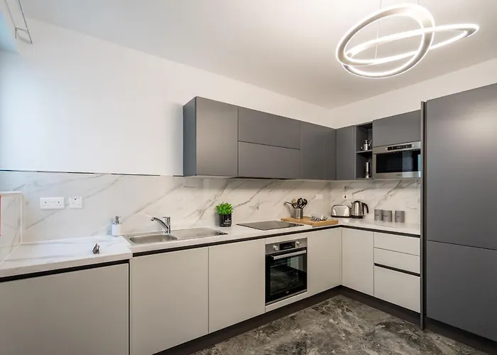 Tulip Court Penthouse Brand New-2 Min From The Sea-central Bugibba Apartment