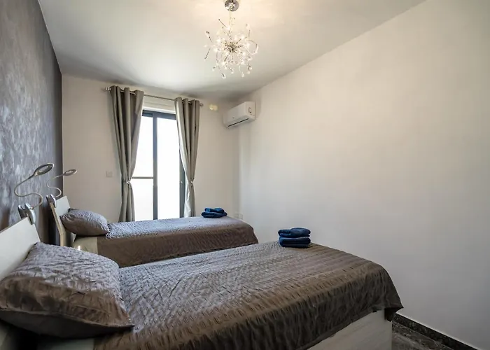 Tulip Court Penthouse Brand New-2 Min From The Sea-central Bugibba San Pawl il-Baħar