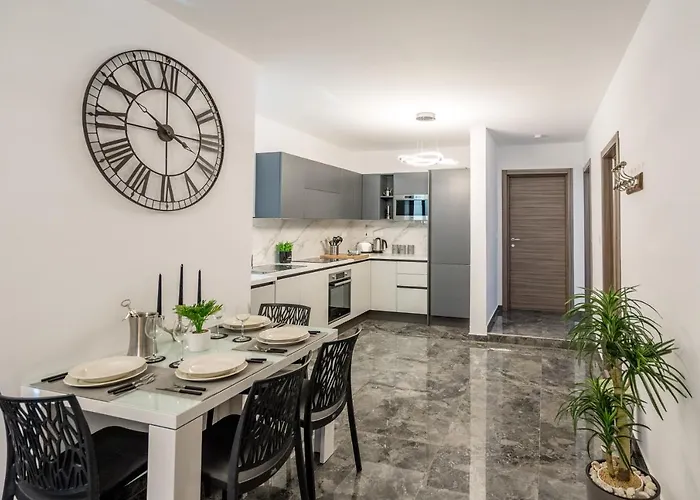 Tulip Court Penthouse Brand New-2 Min From The Sea-central Bugibba Apartment *