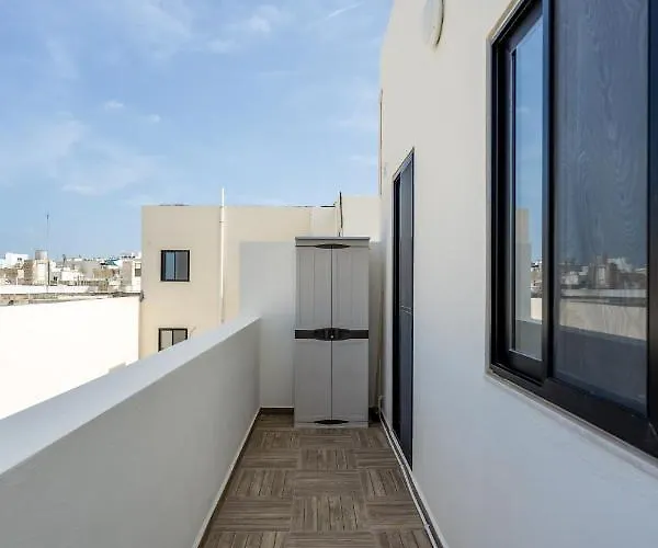 Tulip Court Penthouse Brand New-2 Min From The Sea-central Bugibba