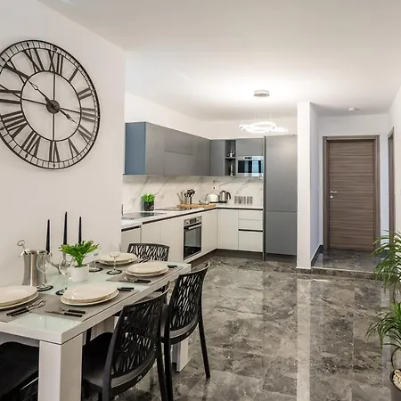 Tulip Court Penthouse Brand New-2 Min From The Sea-central Bugibba דירה *